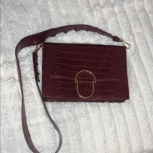Chic Burgundy Croc-Embossed Crossbody Bag